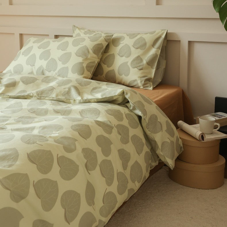Cotton percale bedding set with botanical sketch print and concealed hotel closure