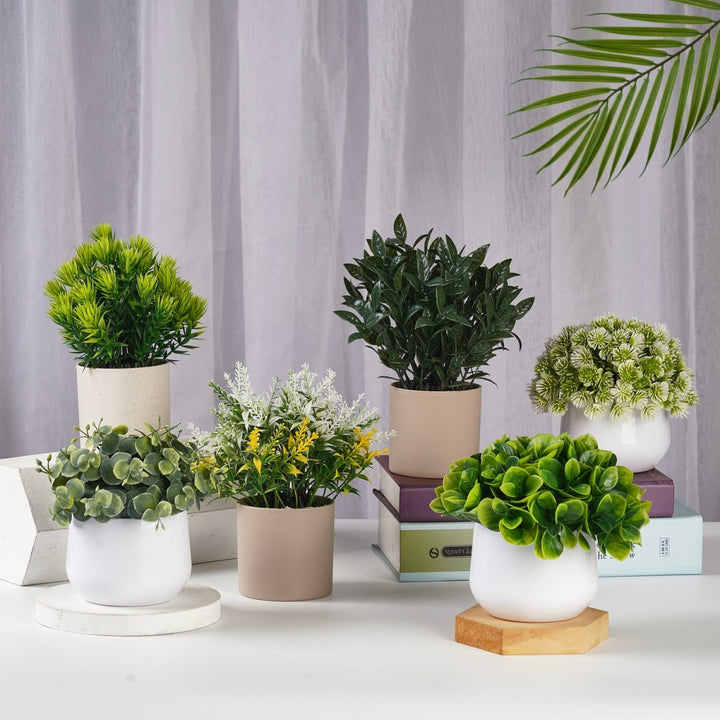 Lifelike Succulent Decor