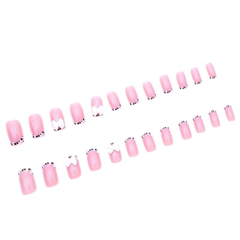 Floral-Themed Nail Art Kalsten