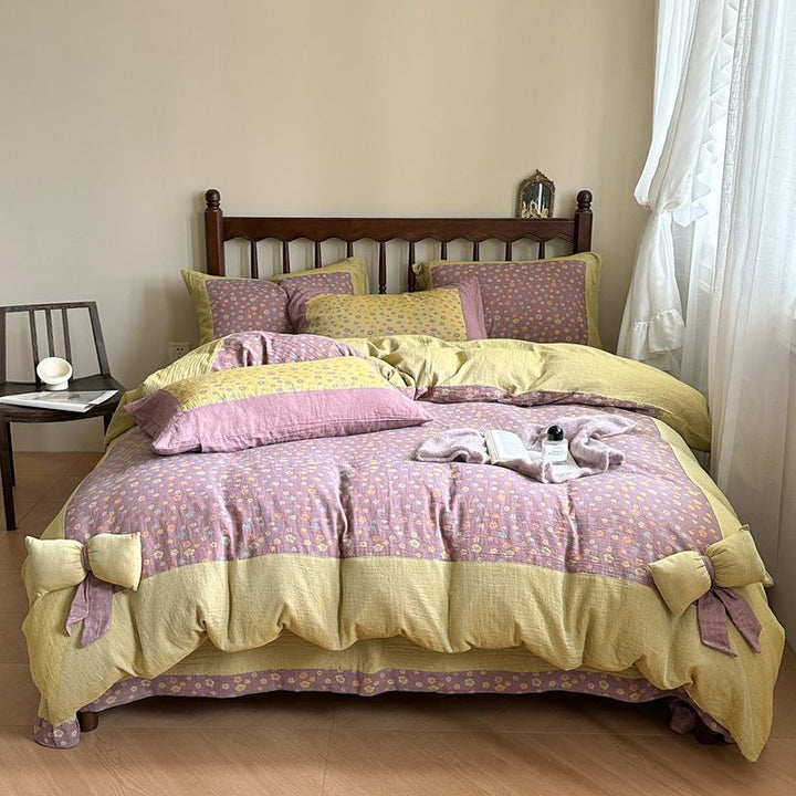 Luxurious reversible bedding set with bow details