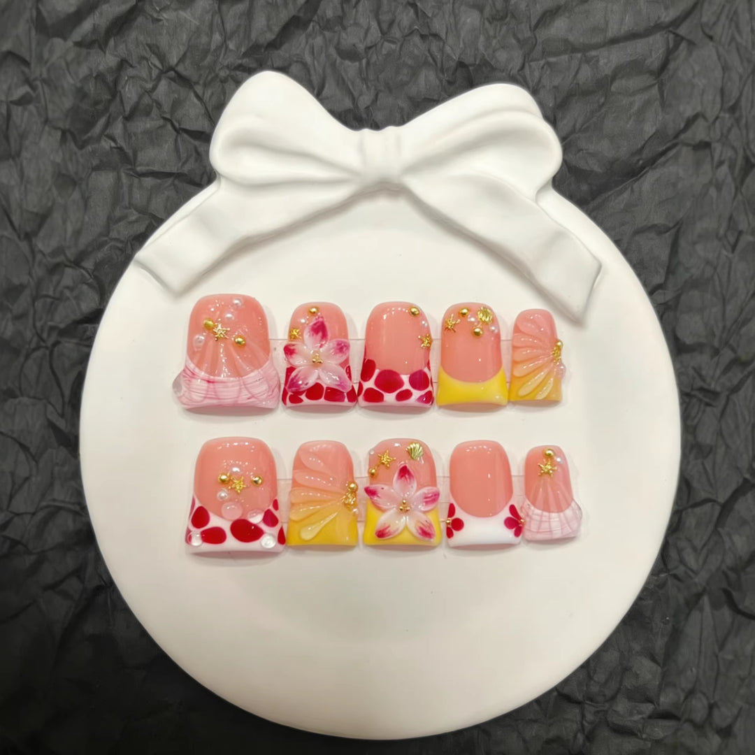 Artistic Press-On Nail Set with Elegant Floral Accents