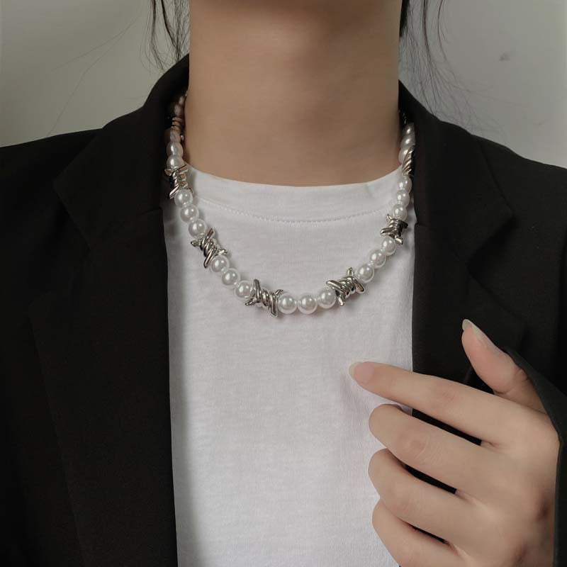 Delicate pearl necklace with filigree design Kalsten