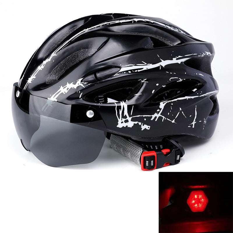 Bicycle helmet with integrated sun visor and optimal ventilation Kalsten