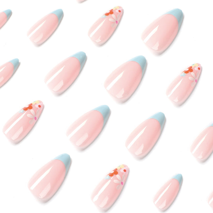 Artful Nail Art in Modern Floral Design Kalsten