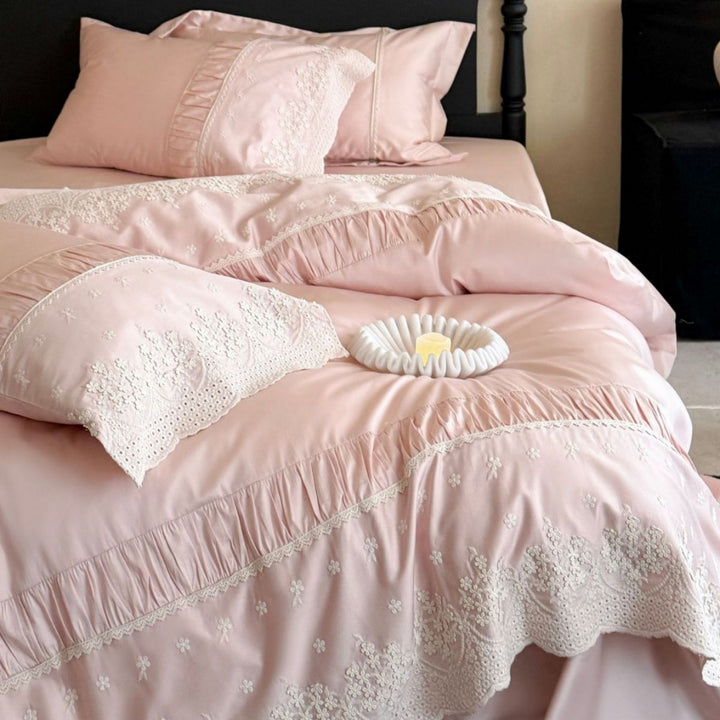 Bedding set with delicate cotton lace and ruffles