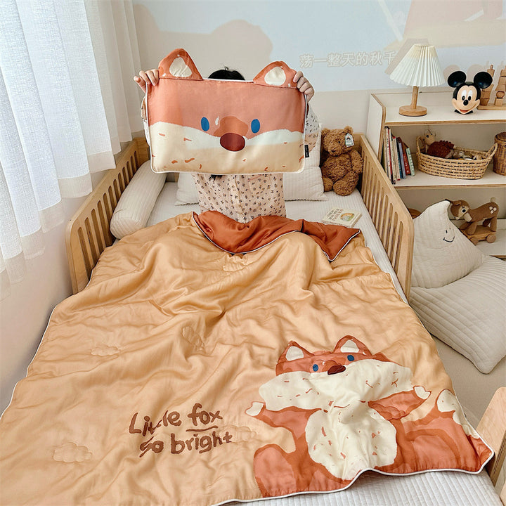 Reversible children's bedding set made of soft microfiber with large teddy bear print and quilted blanket