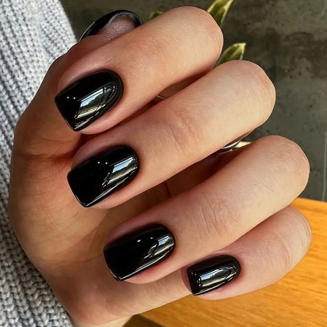 Acrylic nail set with luxurious color gradient and elegant lace accent Kalsten