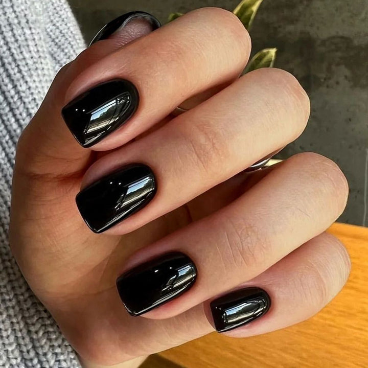 Acrylic nail set with luxurious color gradient and elegant lace accent Kalsten