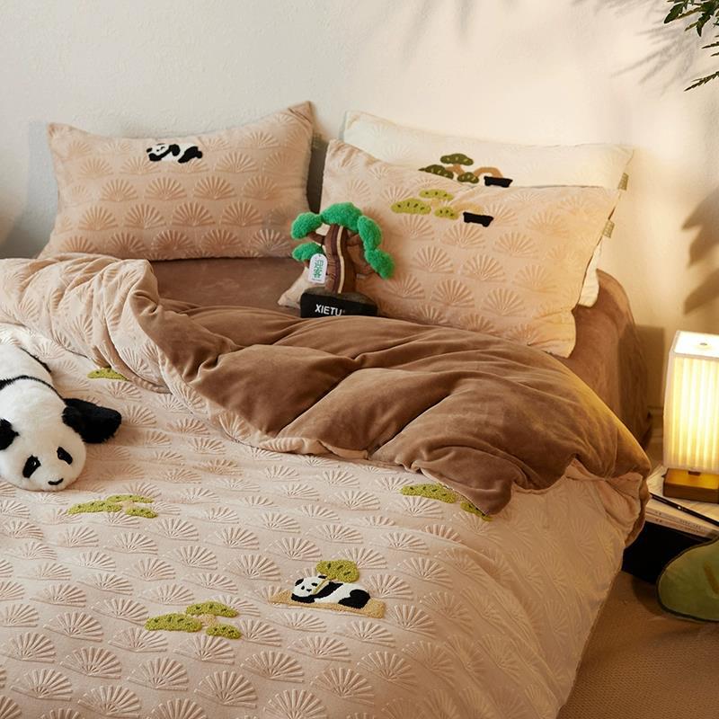 Fluffy microfiber bedding set with relief jacquard and embroidered panda motifs