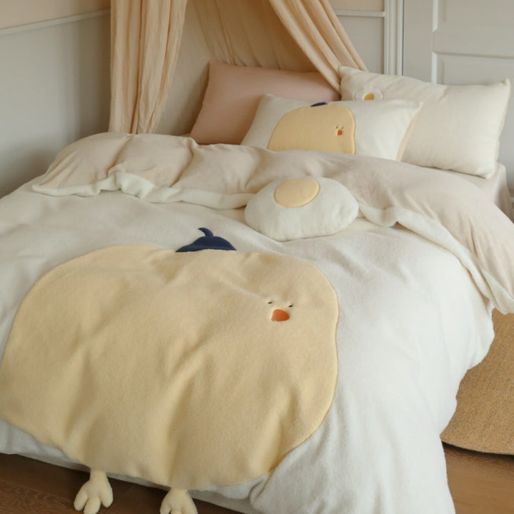 Cuddle blanket with 3D chick application and cute plush feet