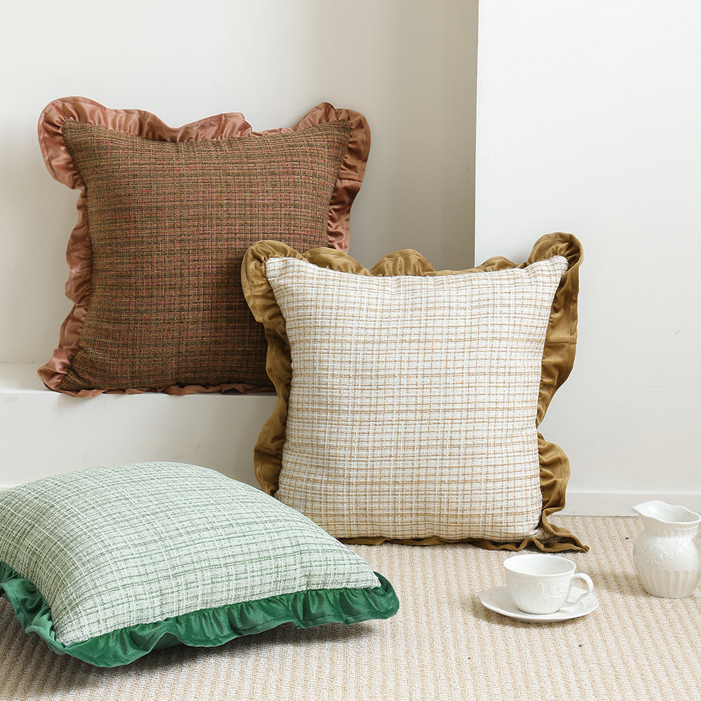 Decorative cushion with woven bouclé structure and velvet ruffled edge Kalsten