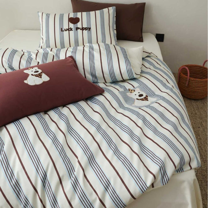 Bedding set made of cotton satin with embroidered cherry motifs