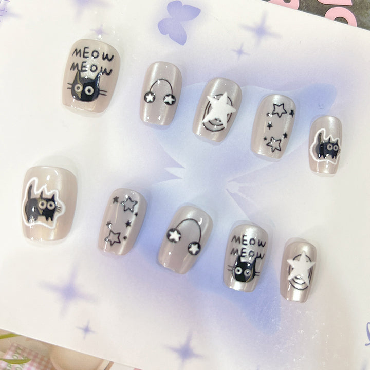 Playful nail art with cat motifs Kalsten