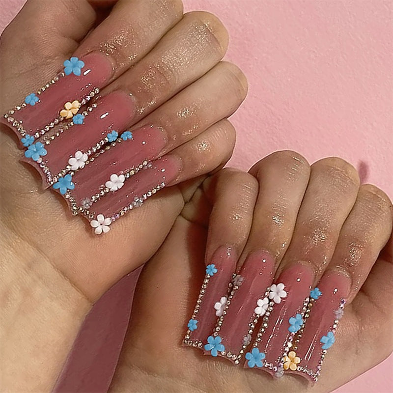 Artificial nail set with delicate flower embellishments and glitter accents Kalsten