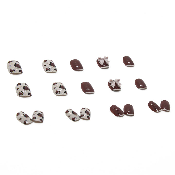 Artful nail tips with elegant foil decorations Kalsten