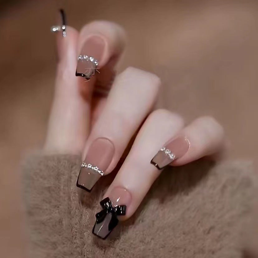Artful and elegant acrylic nails Kalsten