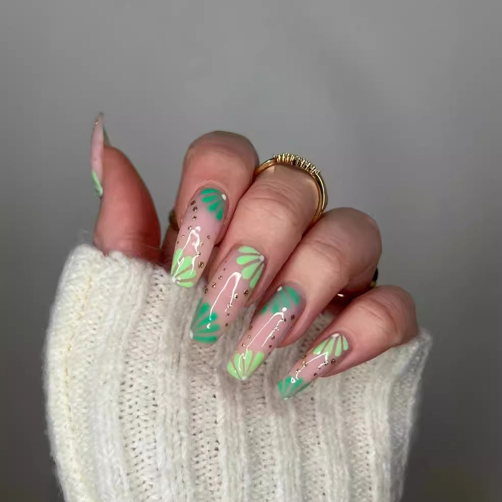 Artistically designed Nail Art Kalsten