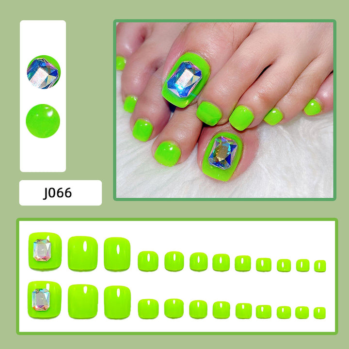 Nail art with glamorous rhinestone accents Kalsten