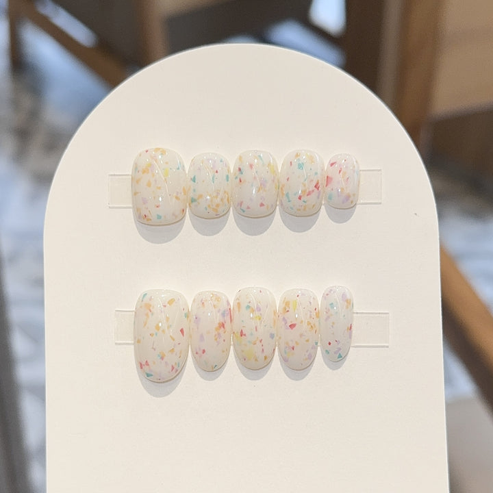Artificial nails with cheerful sparkle design Kalsten
