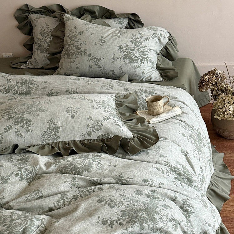 Romantic duvet cover set with jacquard flower pattern and ruffle edges