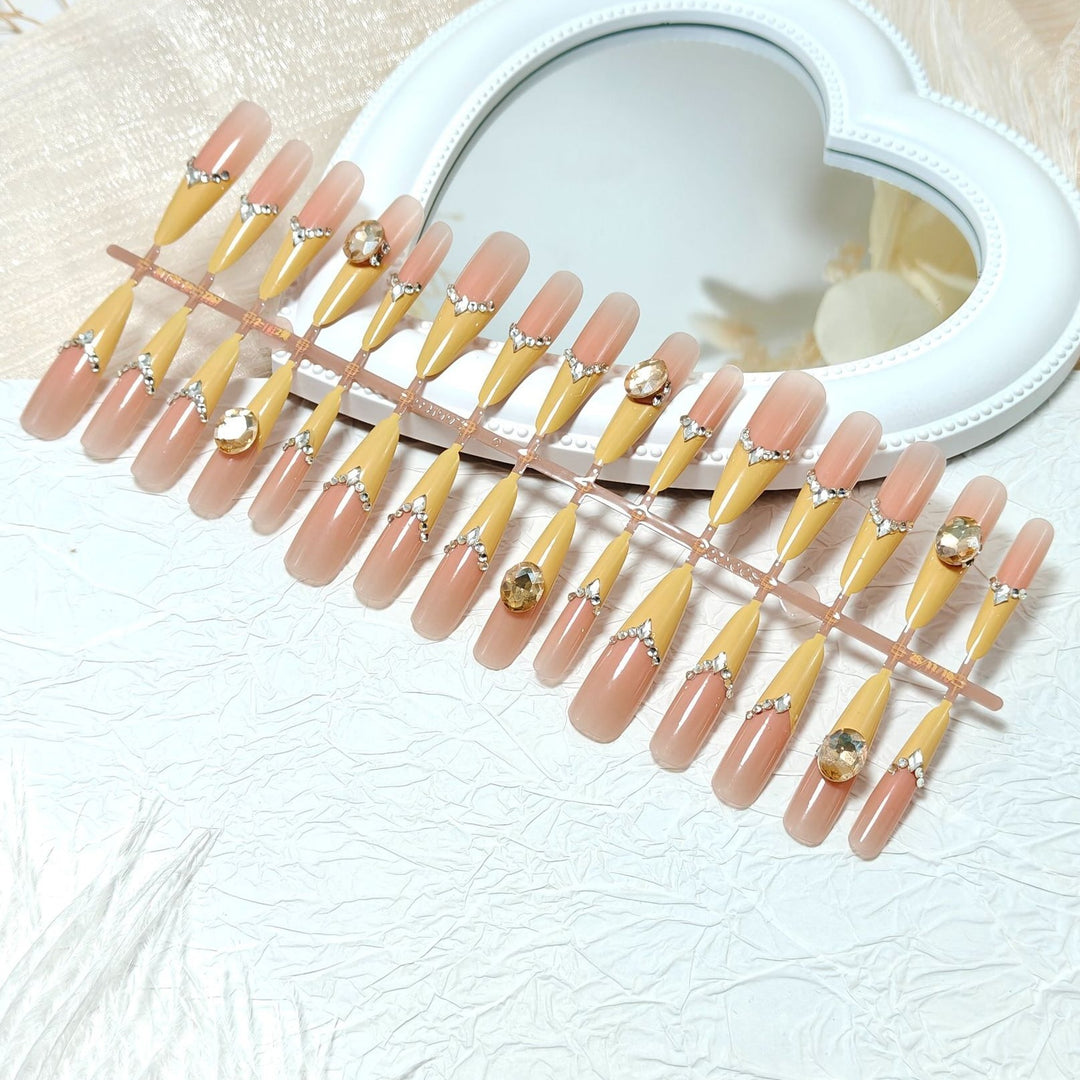 Artificial nails with elegant 3D applications and glitter Kalsten