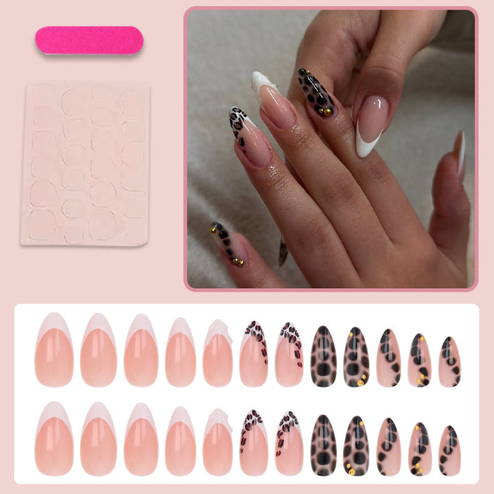 Nail art set with trendy leopard patterns and elegant accents Kalsten