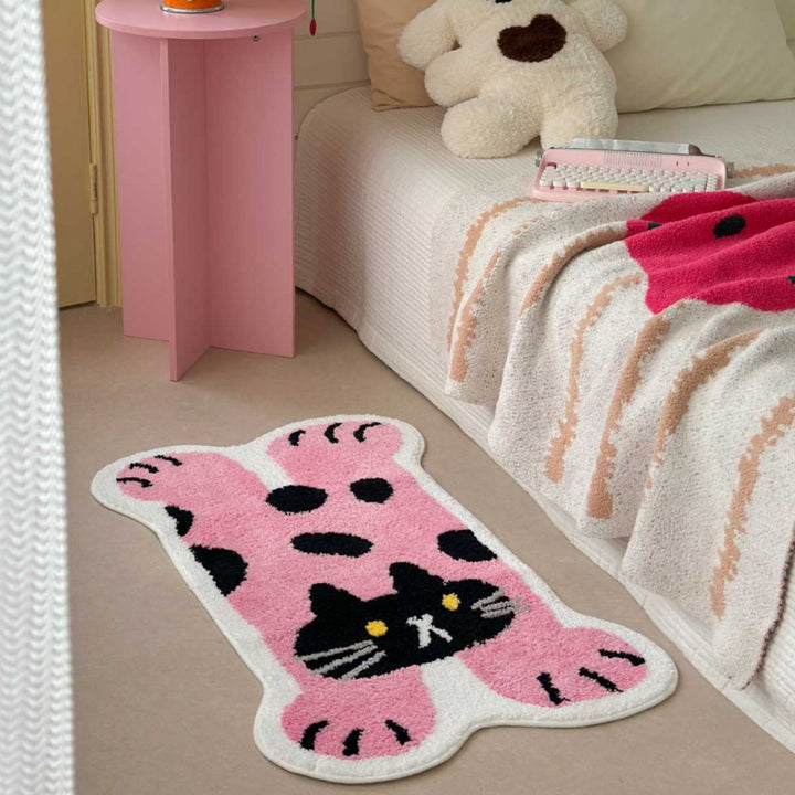 Children's room rug bear shape made of soft chenille with non-slip underside