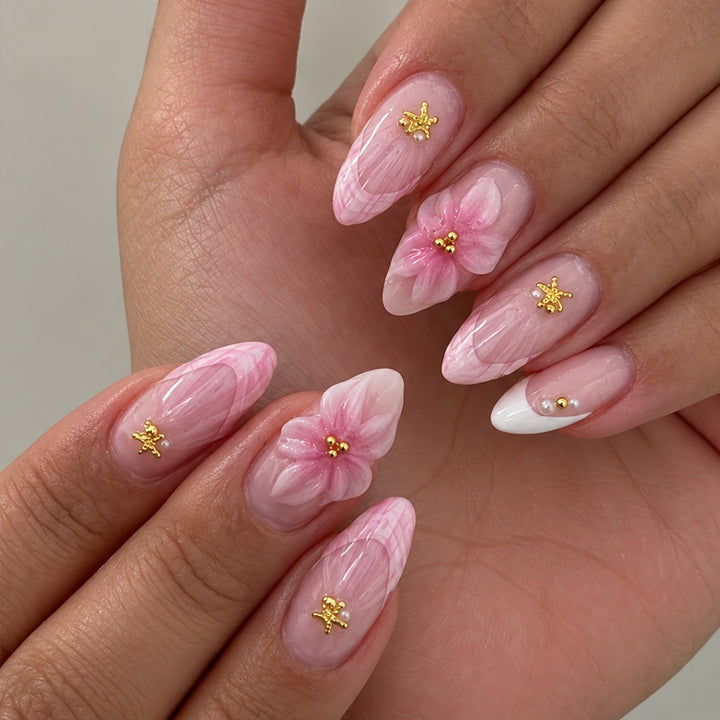 Artificial nail set with delicate flower and glitter applications Kalsten