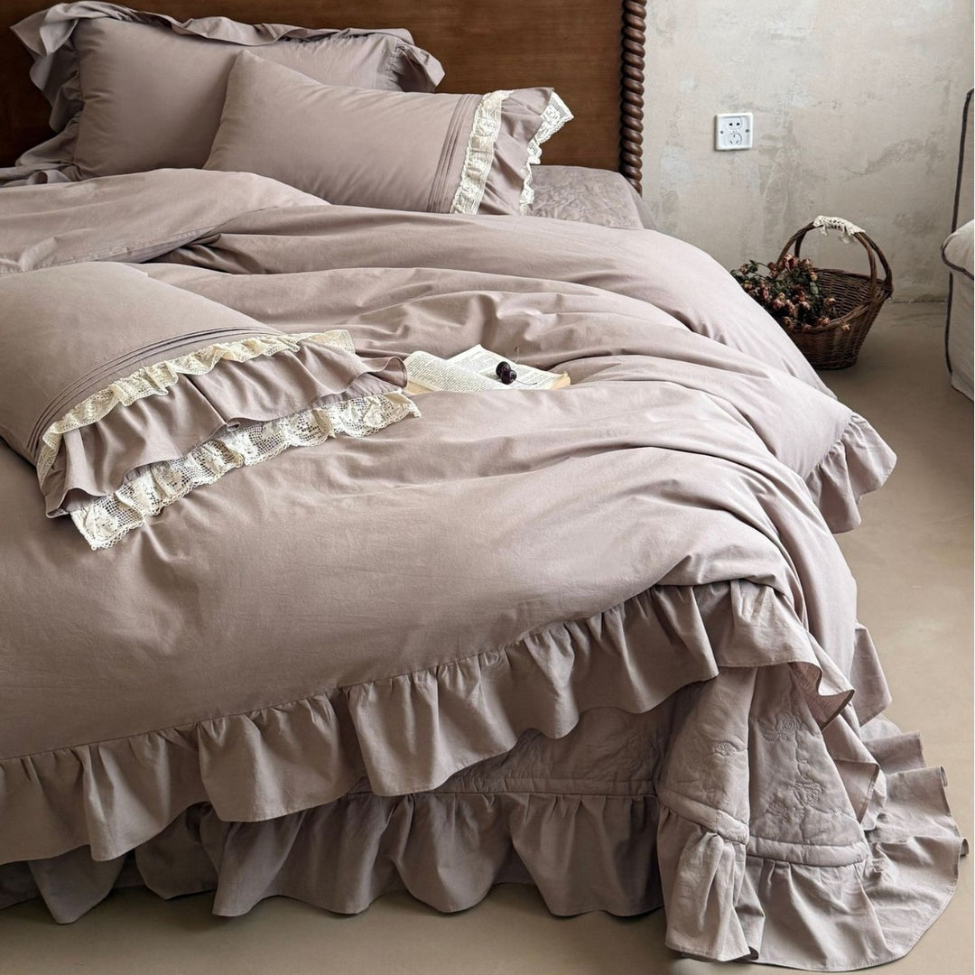 Romantic ruffle bedding set with lace trim and cotton-linen blend