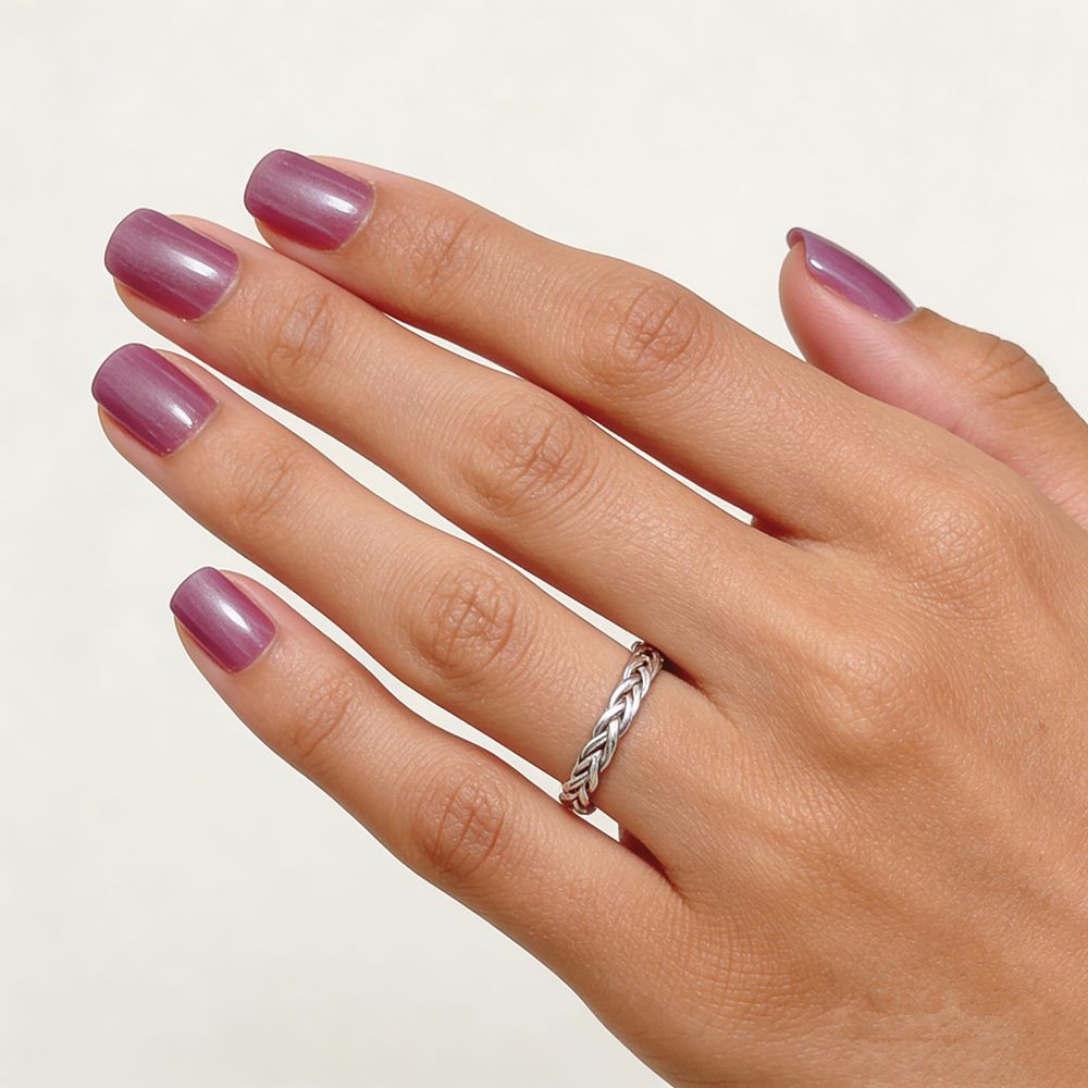 Glossy Press-On Nail Tips with Elegant Finish