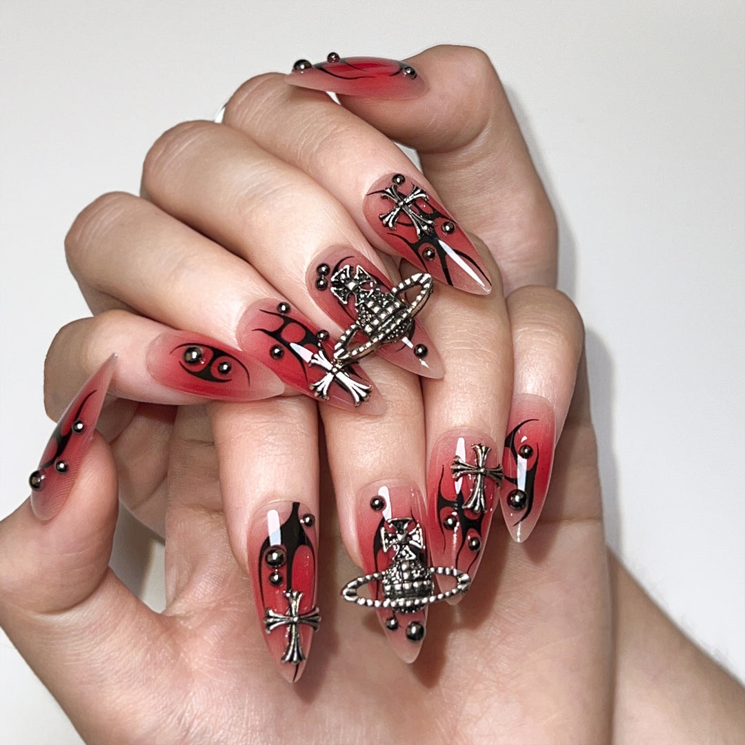 Artistic artificial nails with unique designs and glitter accents Kalsten