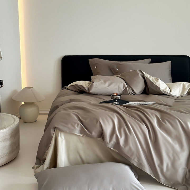 Reversible bedding set made of fine cotton satin with button placket and contrasting back