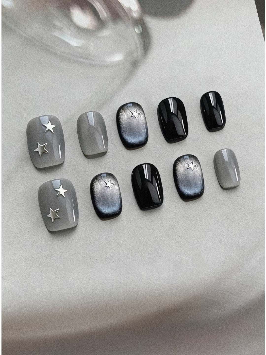 Artistic Press-On Nail Art Set with Star and Grid Designs