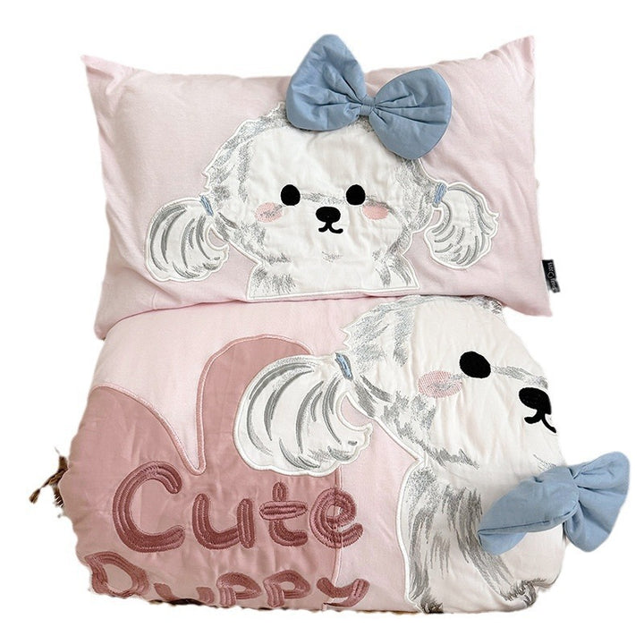 Children's crib bedding set with appliquéd lion motif and breathable cotton muslin