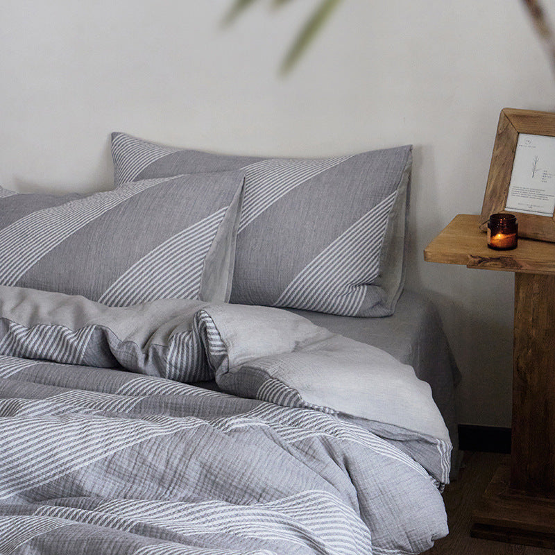 Reversible cotton-linen bedding set with diagonal stripes and extra-soft texture