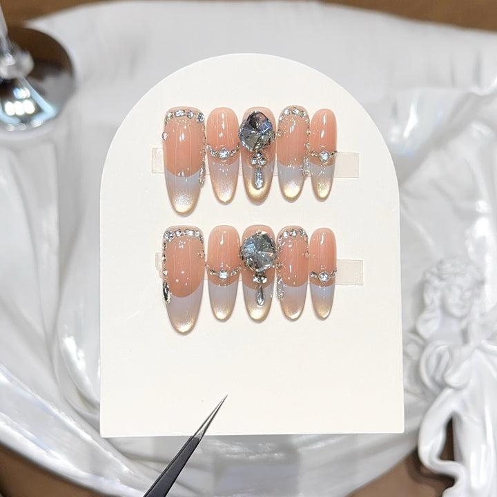 Artificial nails with elegant rhinestone accents Kalsten