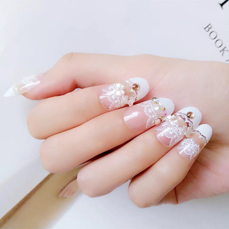 Elegant Lace-Inspired Press-On Nail Set