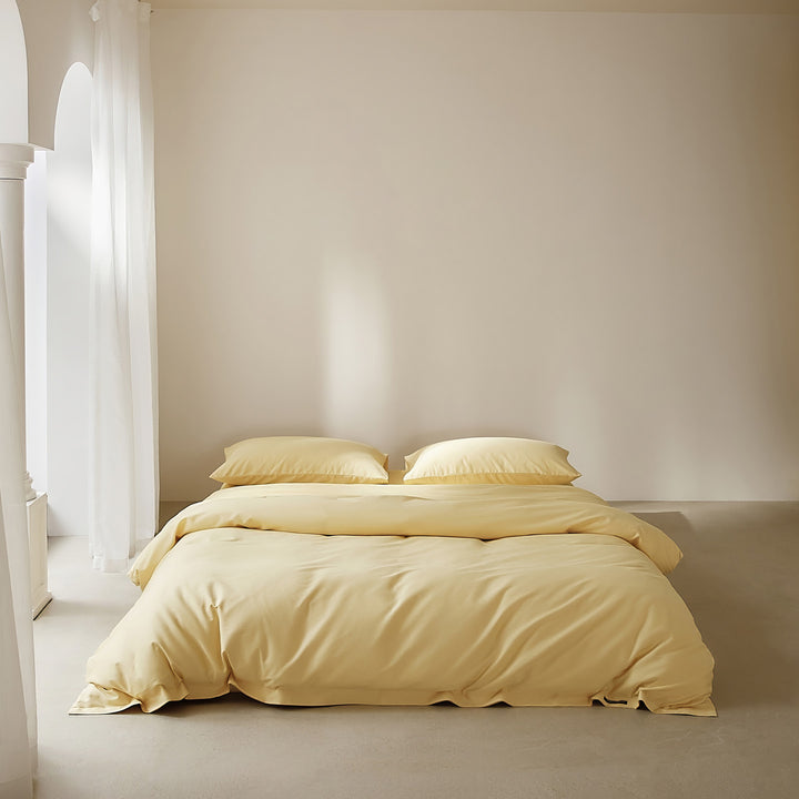 Cotton bedding set with satin finish and zipper