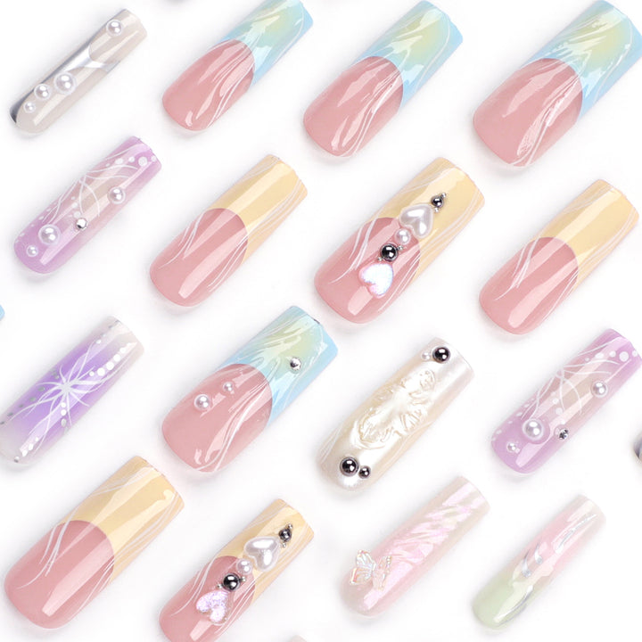 Artful nail art with 3D details and glitter accents Kalsten