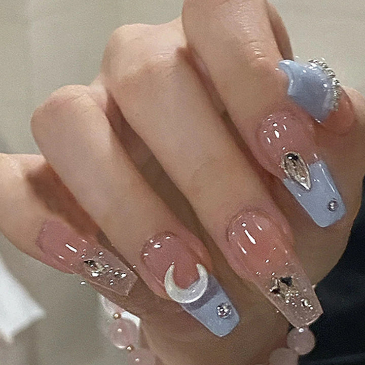 Glamorous artificial nails with moon and star motifs Kalsten