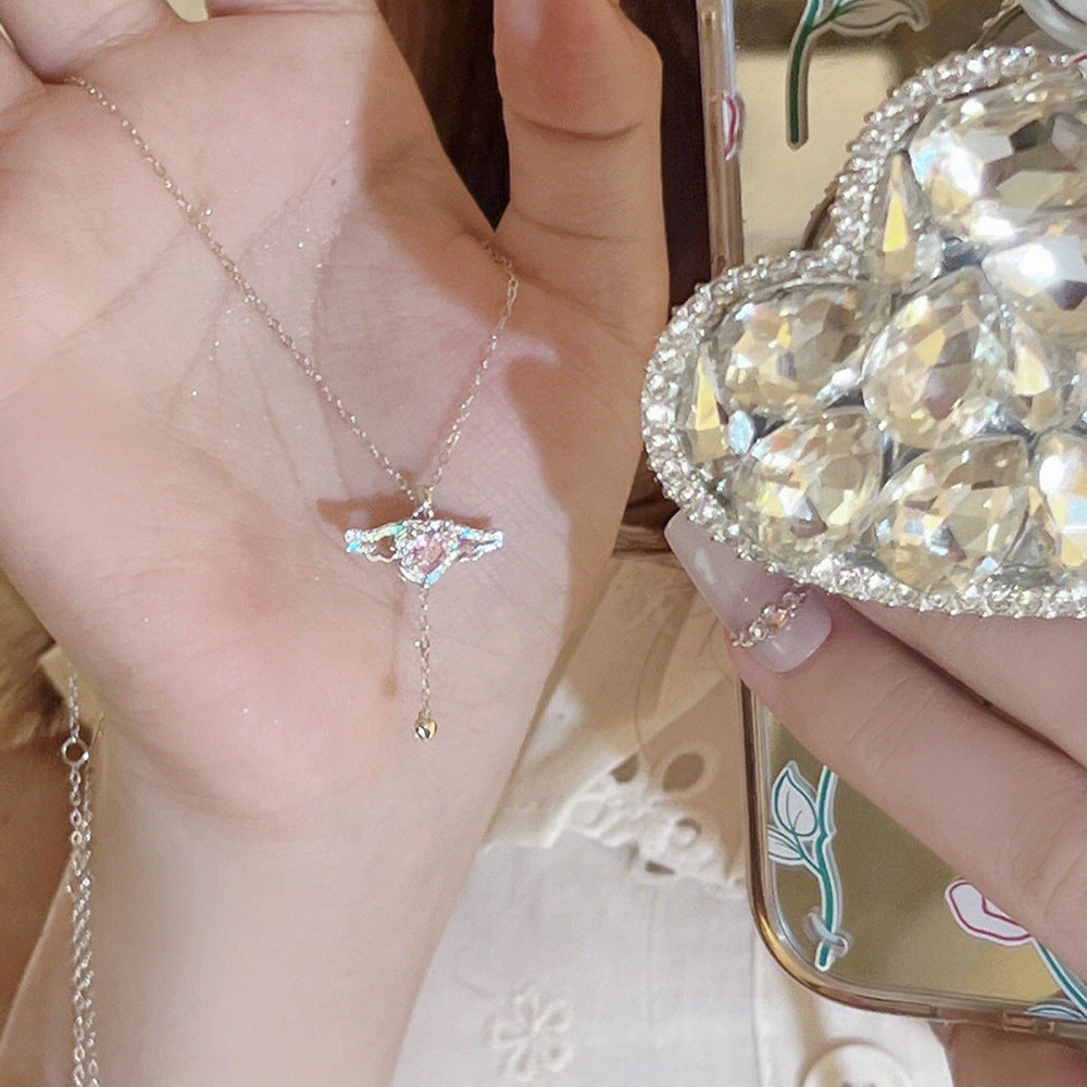 Playful angel neck chain with heart and wings Kalsten
