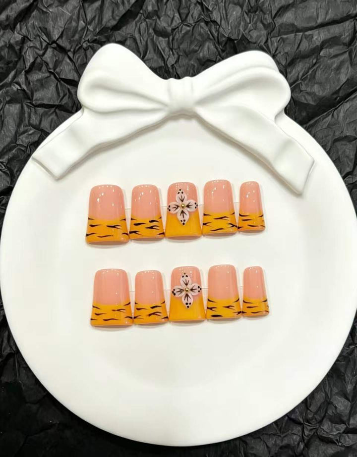 Artistic Gradient Press-On Nail Set