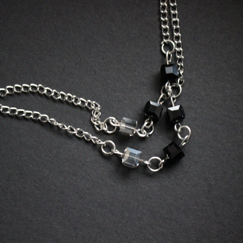 Fashionable glasses holder chain with elegant details Kalsten