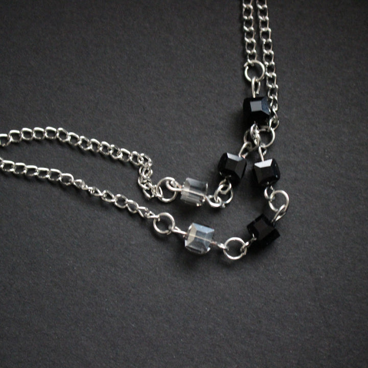 Fashionable glasses holder chain with elegant details Kalsten