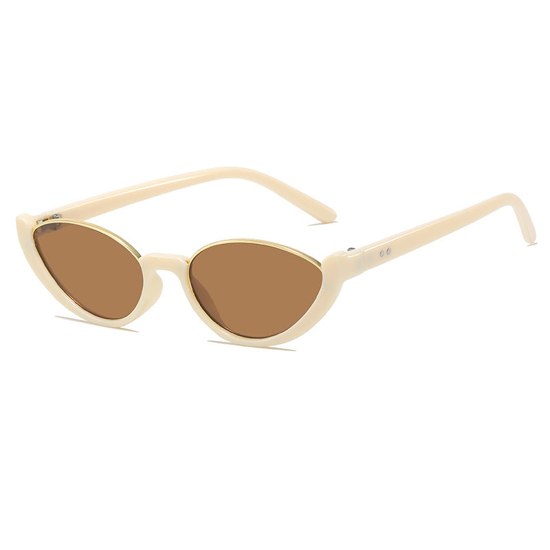 Retro-Inspired Clear Frame Cat Eye Sunglasses Kalsten