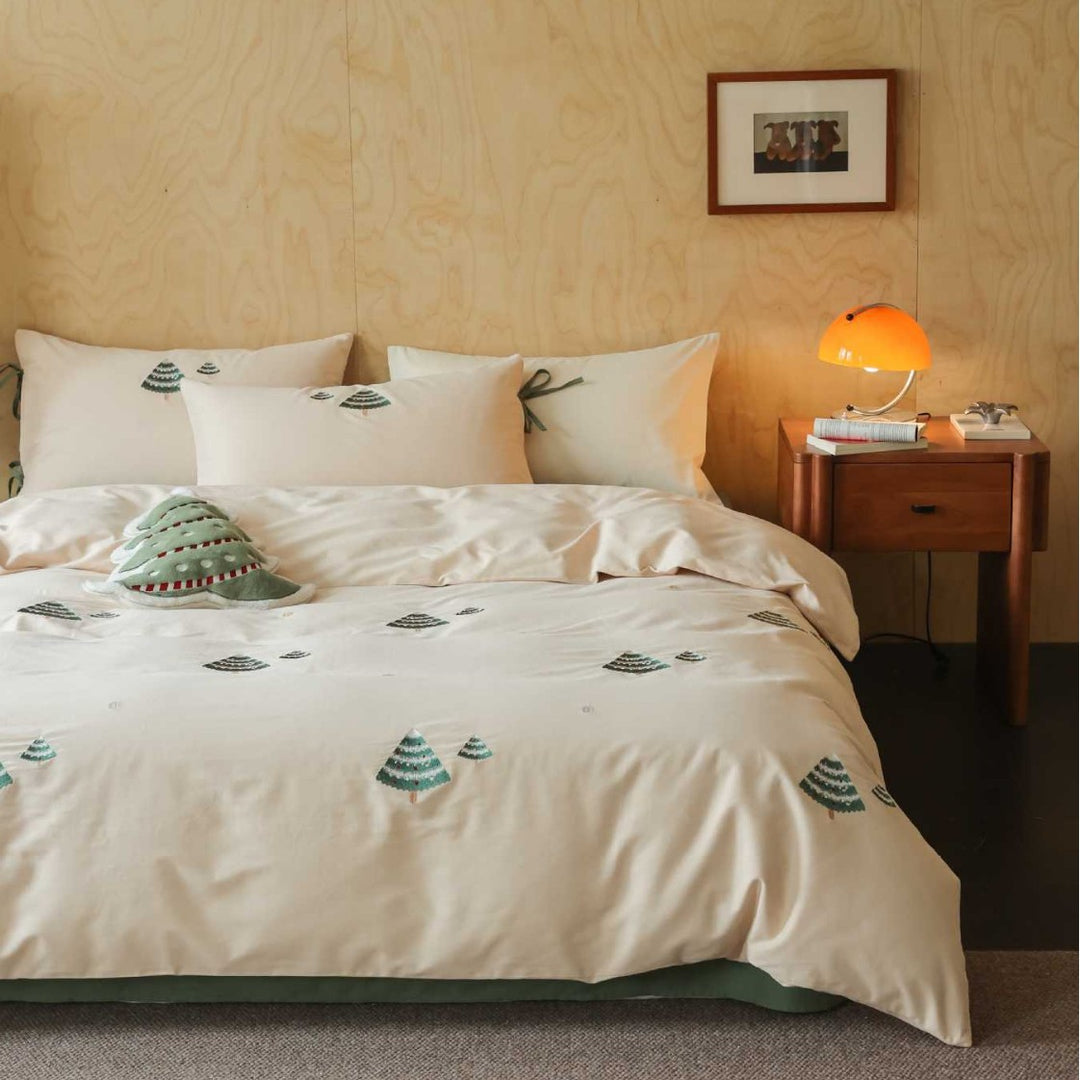 Embroidered bedding set made of cotton satin with dachshund motif and fine piping