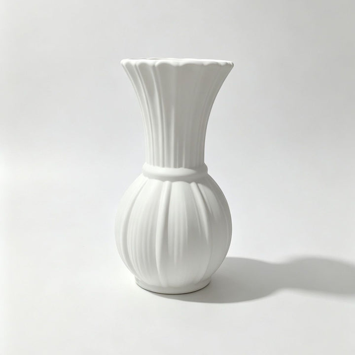 Elegant Ribbed Flower Vase Kalsten