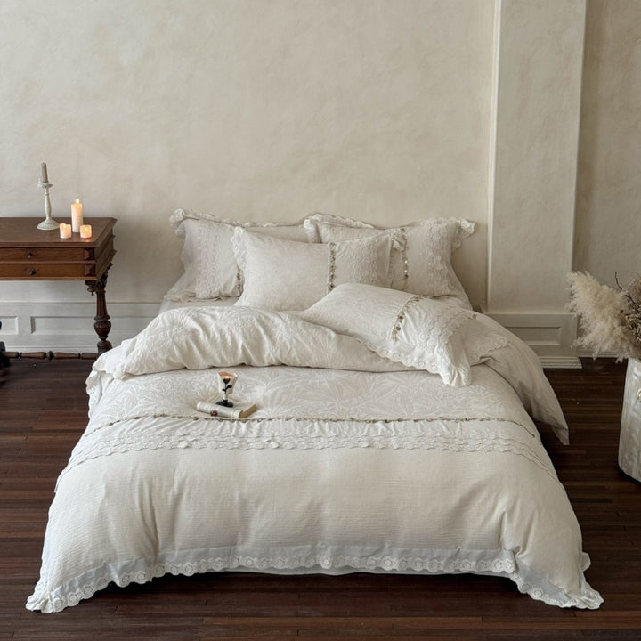 Elegant linen look bedding set with lace and ruffle edge