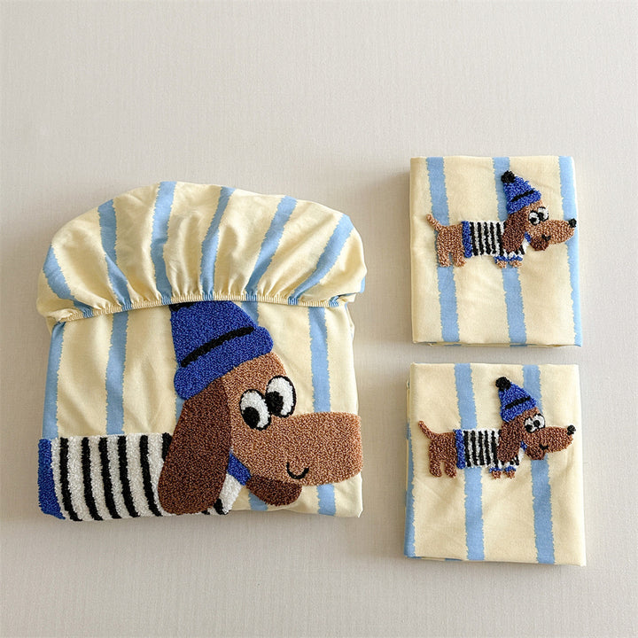 Checked cotton bedding set with embroidered bear appliqué and fitted sheet
