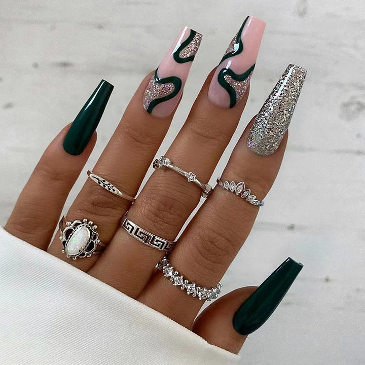 Artificial nail art with elegant glitter and gradient effects Kalsten